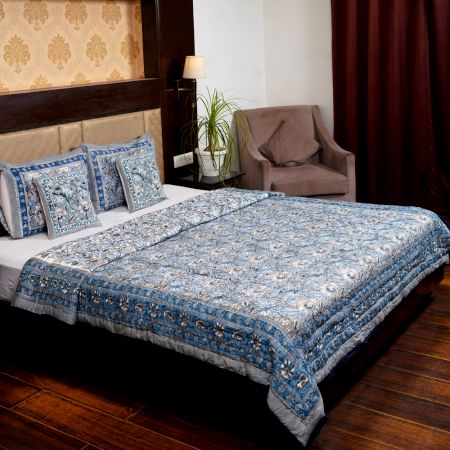 Elegant Sky Cotton Quilt